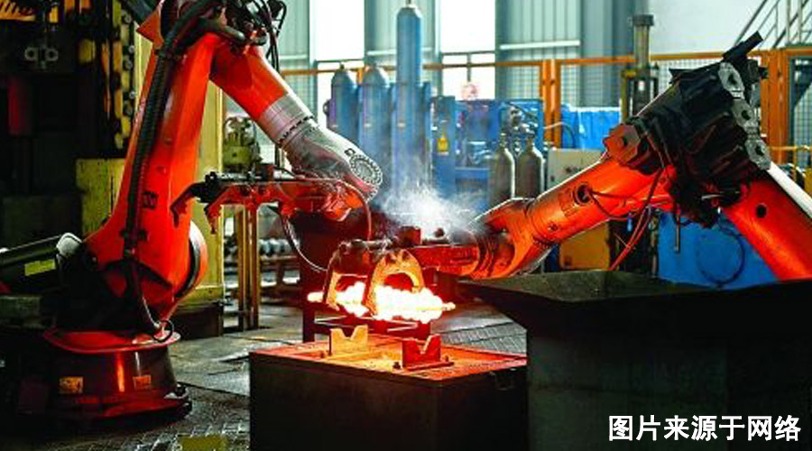 工业机器人的出现打造出不一样的锻造生产线