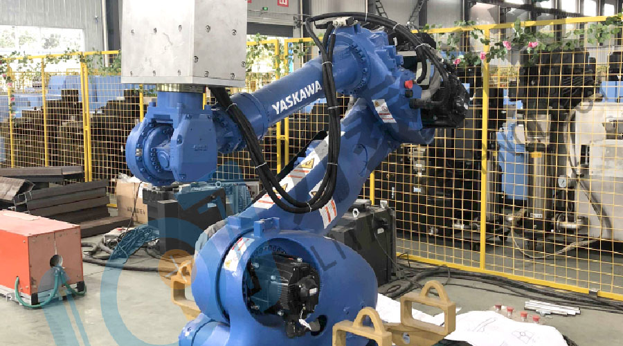 锻压加工采用机器人作业实现自动化、提高安全性